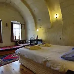 Karadut Cave מלון