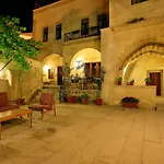 מלון Karadut Cave 3*